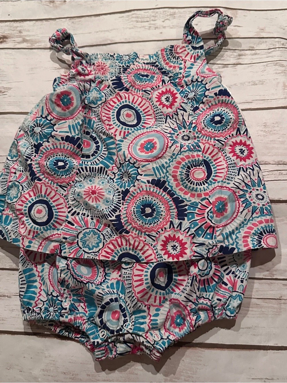 Tea geometric romper 3/6 vguc